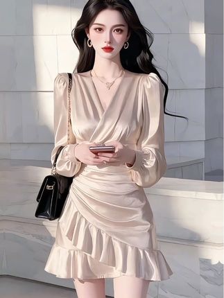 高级感气质收腰长袖连衣裙女装2025秋季新款洋气小个子缎面短裙子#高级感连衣裙推荐收腰显瘦 #时尚穿搭 #气质穿搭