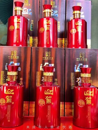 安徽名酒迎驾贡酒的高端尊品系列,现在居然已经卷成这个价了!拼手速!走亲访友就来这个啦!#白酒 #白酒推荐 #中秋送礼佳品 #迎驾贡酒 #浓香型白酒