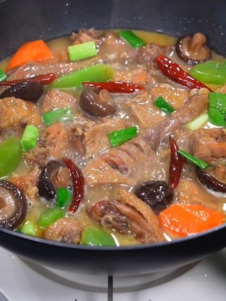 湖北荆门特产风干腊鸡,清蒸风干鸡,肉质紧实很有嚼劲,口感咸香非常好吃,煲汤 爆炒 清蒸都很好吃#风干鸡 #地方特色美食 #口感特别好 #特产美食