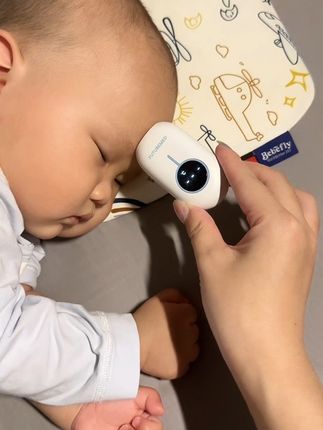 看着宝宝这样,当妈的心都碎了,真的好心疼好自责...😭还没打的姐妹,这两个尽量还是要分开来!真的是怕了。万幸家里有娃常备着这个,才不会手忙脚乱的#物理降温 #麻腮风疫苗#乙脑疫苗 #宝宝发烧 #八月龄