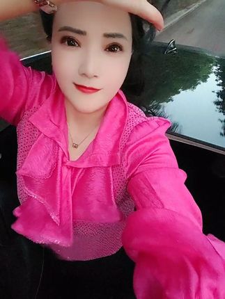 秋天的风,轻轻拂过脸庞,带走了夏日的炎热,留下了温柔的吻痕。