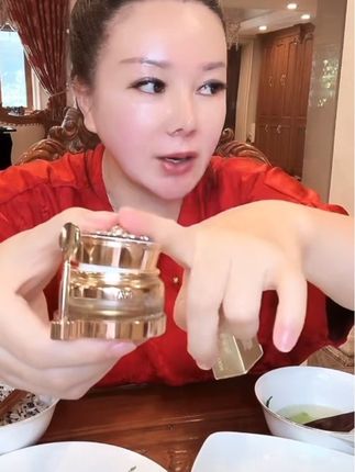 万般微颜王牌产品贵妇膏,今天5克¥69.9还带一个1克试用#万般微颜护肤品