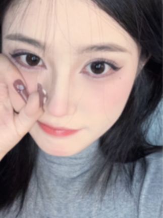 美妆界的叛逆者来啦！打破常规，定义自己的美！💄不随波逐流，只做最酷的自己！
#新手化妆教程 #美妆 #好物推荐🔥 #化妆 #眼妆