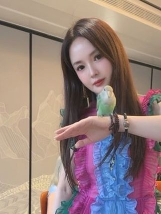 把它带去看看停靠在八楼的二路汽车咋样