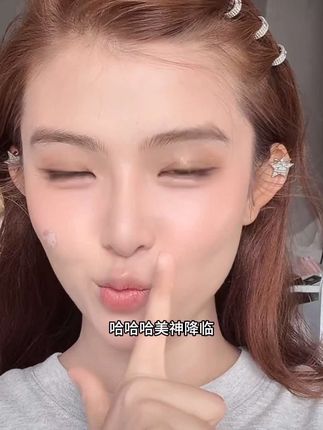 果然可以拥有相信当红女爱豆的审美!!闪钻发扣真的太好搭了!!!#提升日常精致感小饰品分享#时尚单品 #简单好看发型#氛围感发饰