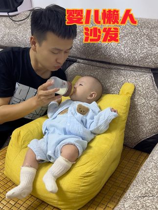饿了就来不及了,😄这小沙发喂奶太好使了,😄防吐奶也是绝绝子#这就是爸爸带娃 #爸爸带娃系列 #萌宝 #婴儿懒人沙发 #防吐奶神器