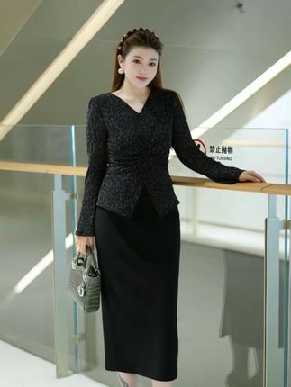秋季V领扭结豹纹上衣半身裙显瘦套装大码女装#治愈系穿搭 #每日推荐 #高级感穿搭 #气场全开 #优雅气质穿搭