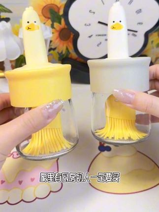 家里备上个这样的 #刷油瓶 可太实用了!大瓶口倒油方便,油刷用完好收纳还不滴油。#厨房好物 #厨房好帮手