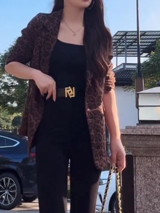 高级感豹纹西装外套女中长款秋季新款赫本风长袖时尚休闲西服上衣#豹纹西装外套女 #赫本风休闲西装上衣 #女装外套#高级款穿搭#穿搭穿搭