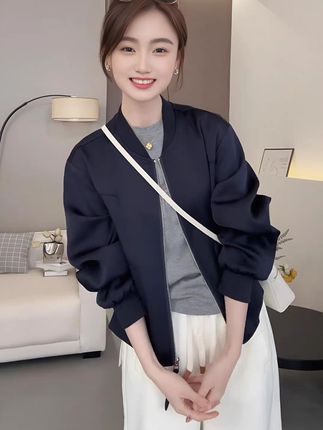 春秋短款休闲夹克外套#每日分享 #春秋穿搭 #时尚休闲#洋气又百搭 #穿出自己的风格@DOU+小助手