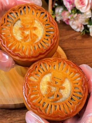 【100克*10块】酥上煌柴火黑豆沙月饼 升级款核桃仁黑豆沙广式月饼#黑豆沙月饼 #月饼#软糯香甜#童年的味道 #老式月饼 @DOU+小助手 @