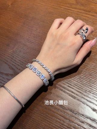 池畏小醋包一家三口!都戴上啦! 不愧是一家子!好搭!!好闪!! #栩你渝生 #大宝天天见 #蛇夫与糖郎