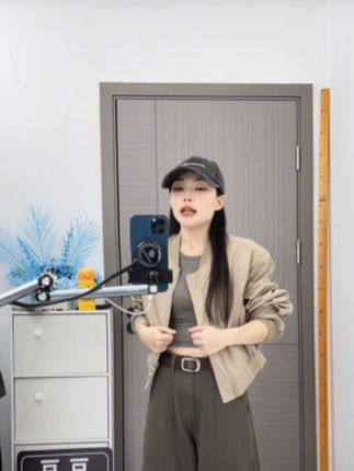 #休闲舒适 美式复古弯刀阔腿裤女2025年秋季新款高腰宽松显瘦休闲拖地长裤#现代风格 #弯刀裤#阔腿裤#休闲拖地裤