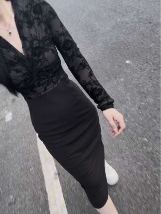 人好像丢了某样东西后,就不爱说话了, 曾经那样喧哗的我,如今也变得这般沉默。#御姐 #显瘦连衣裙气质穿搭 #高级感穿搭 #气质穿搭 #小黑裙穿搭