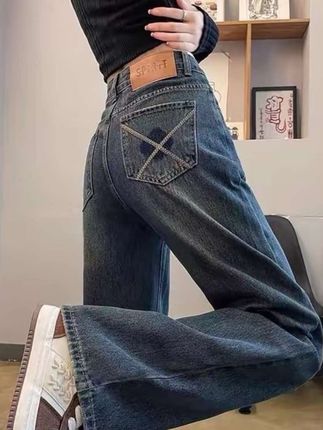 姐妹们感紧整这条超百搭的窄版阔腿牛仔裤穿着太好看了#牛仔裤#百搭裤子#显瘦穿搭#窄版阔腿裤 #遮肉显瘦