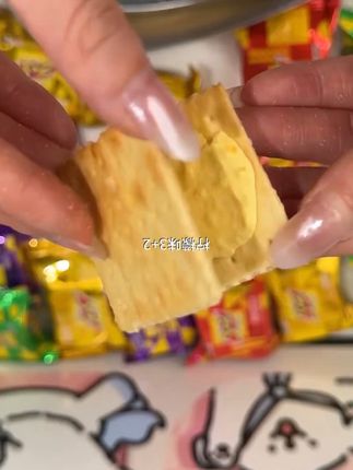 康师傅3+2饼干卷疯了,到手一大箱多口味才这价不豪我都睡不着啊,还是小时候的味道越嚼越香!#康师傅3加2饼干 #饼干 #苏打饼干 #解馋@DOU+上热门 @DOU+好生意 @DOU+小助手