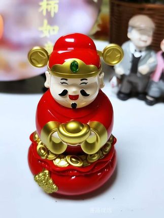 财神登门,福气临门!笑眯眯的财神爷来喽!不用电池,不用充电,有光就能摆,摆客厅,店铺,办公室,车里都很合适,喜庆又解压#财神爷摆件#家居摆件#装饰摆件