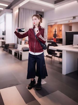 #女士穿搭 #秋季上新 #棒球服 #休闲 #面料柔软舒适