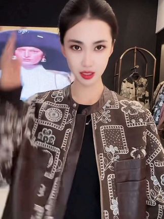#今日穿搭 #女装 #高级感穿搭 @DOU+上热门 #气质感穿搭 #时尚穿搭 xjviip@DOU+小助手 dtvldyv重工刺绣新中式国风外套女短款秋季2025新款独特漂亮爆款夹克上衣