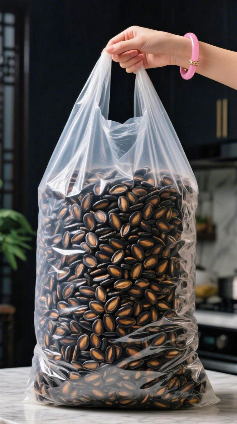 喜欢吃西瓜子的家人们,千万不要错过咱们家的话梅味西瓜子了,每一颗都是粒大饱满,吃起来也是香脆可口。它有话梅味和五香味两种口味,喜欢哪种拍哪种!#瓜子 #农产品 #好物推荐🔥 #强烈推荐 #创作者扶持计划