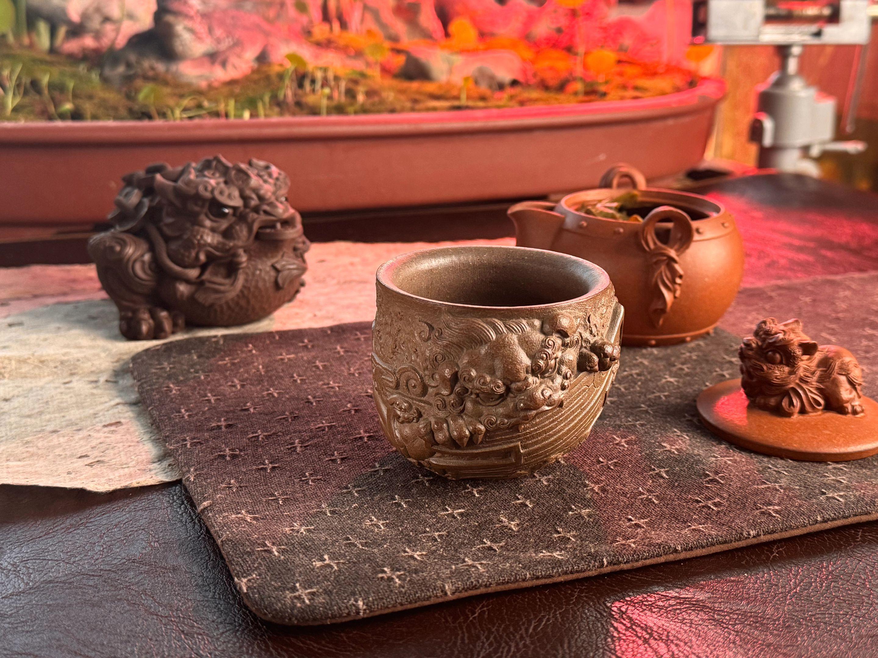 假期结束,泡口茶迎接新的工作日。#紫砂艺术 #茶器之美 #空间陈设 #每日分享 #器物之美 @紫砂大年 @柏年宸器