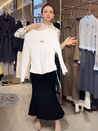 【品牌】24116-1圆领显瘦百搭舒适休闲蝴蝶收腰打底长袖上衣#品牌女装 #打底衫 #休闲百搭上衣 #收腰显瘦上衣 #显瘦穿搭