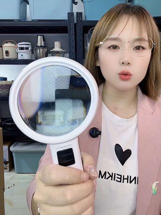 可以放大40倍的高清放大镜,成像清晰,不变形,带led灯,使用方便,价格很低#放大镜#高清放大镜#放大镜推荐#高清放大镜随身携带 #高清放大镜头