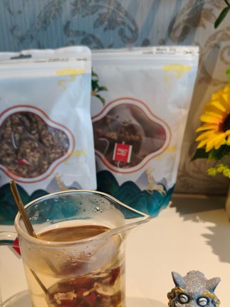 宠粉福利来啦快带回去试试! 女人秋燥常备甘麦大枣汤,40+女人别划走!秋天气燥,聪明女人早就喝甘麦大枣汤补水啦。甄选内蒙小麦、新疆大枣、陕西甘草,真材实料,独立包装。开水泡5分钟,茶汤清亮,温润甘甜,反复冲泡都有味。甘麦大枣汤,一年四季常备,3袋更划算,爱自己就喝它!#甘麦大枣汤 #女人爱自己 #打开美好生活