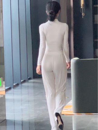 我们有多远跑多远 希望你自由#穿搭#高级感穿搭#极简穿搭#通勤搭配#