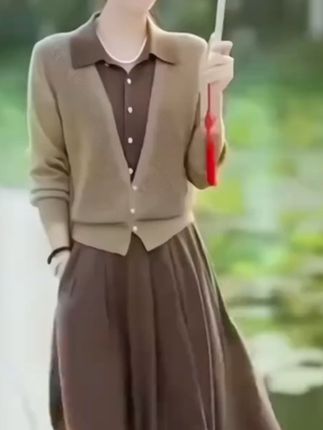 假两件开衫翻领长袖针织衫女春秋新款宽松显瘦上衣高腰垂感半身裙#假两件 #针织衫 #显瘦穿搭 #百搭上衣 #半身裙