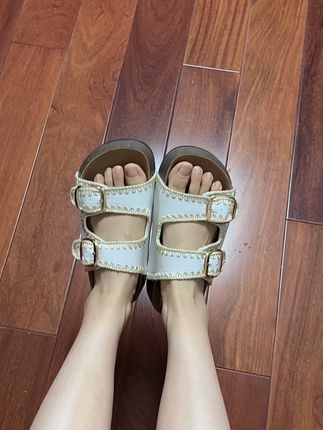 终于入手了爆款勃肯拖鞋,好舒服啊!#夏天该有的样子 #可爱的小脚丫 #凉拖 #凉拖鞋 #脚宽脚胖都可以
