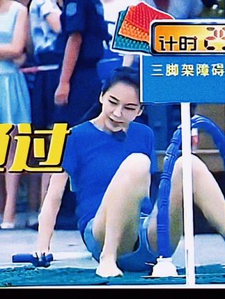 你们谁能理解晓明哥! ##杨颖 #姿势 #体育生 #运动员 #长腿