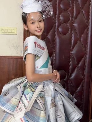 #环保服 #报纸服装 #时装秀