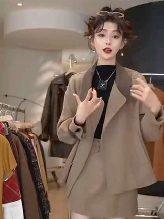 驼色毛呢套装裙女深秋冬季新款穿搭一整套高级感半身裙两件套#半身裙 #套装两件套 #裙子 #毛呢半身裙 #平价好物