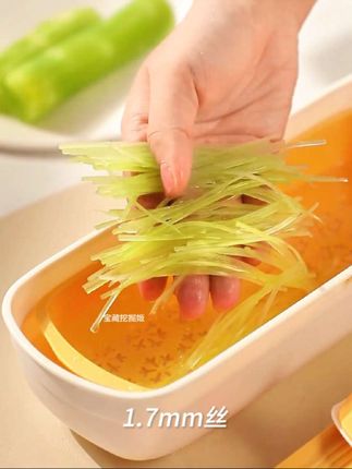 厨房有这款龙江驯鹿切菜器,切菜丝滑得像抹了油,食材鲜味全留住 #驯鹿擦丝器  #龙江擦丝器  #龙江切丝器  #多功能切菜器 #擦丝器