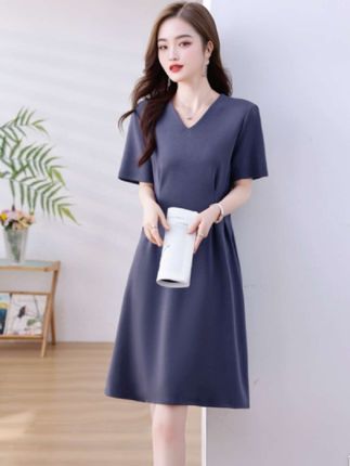 简约高级法式V领连衣裙女夏季2025新款宽松大码收腰显瘦中长裙子#气质女神穿搭 #优雅气质 #夏季穿搭 #高端大气 #优雅高档大气女装