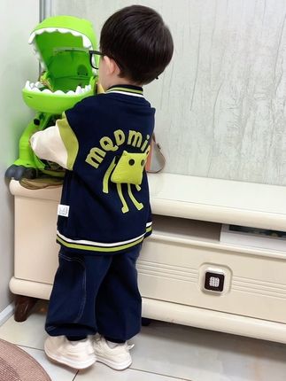 来一件棒球服吧 上身真的很帅气#MQDmini #高品质童装 #萌娃穿搭 #早秋穿搭 #秋季穿搭 @MQDMINI服饰旗舰店