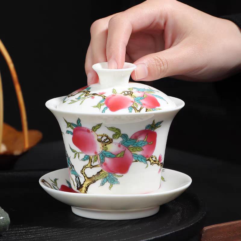 这茶具真的太美了!🎨 精致的桃子图案,搭配温润的白瓷,泡茶时心情都变好了~✨ #茶具推荐 #中式美学