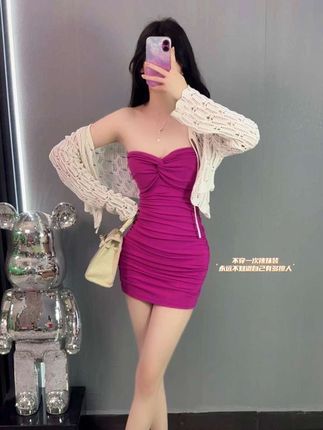 请吃饭的漂亮姐姐~ #辣妹穿搭 #女人味十足 #轻熟风穿搭 #晒晒我的秋日穿搭 #ootd穿搭