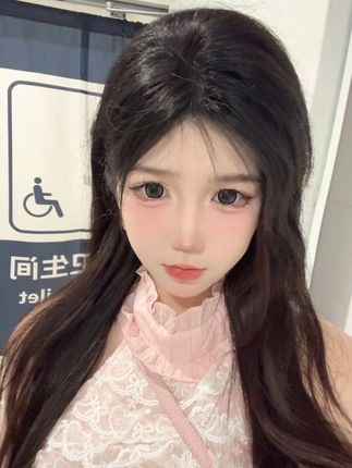 刚刚上厕所看到一个男生洗手是这样的,我好奇的问了他一下,你为什么只洗两个手指头?他白了我一眼就走了?😧