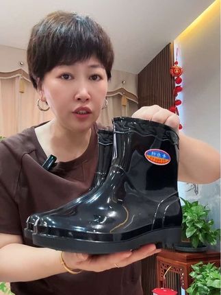 防滑雨靴四季加绒舒适厚底低筒中筒冬季雨鞋女士防水鞋学生水胶鞋#软底软面穿上超舒服 #雨鞋#女鞋推荐