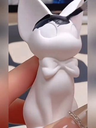 谁没有画过这个吉吉猫都会伤心的好吧!真的好可爱啦~什么配色都能驾驭#吉吉猫 #石膏娃娃款式推荐 #摆件