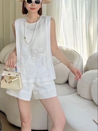 夏季显瘦洋气上衣#夏季穿搭 #今日穿搭 #女装 #洋气减龄 #上衣