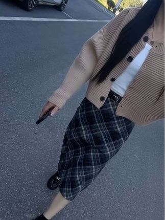 突然发现自己老了,不再喜欢热闹。能宅在家,绝不出 门。能一个人,绝不扎堆。习惯了孤单,也享受了安 静。成年人的世界,除了快乐是装的,其他都是真的。#穿搭 #穿搭技巧