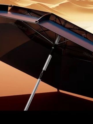 这把本诺钓伞真的太棒了,它采用的是合金伞杆,结实又耐用,而且还是加大伞面的设计,可以同时容纳九个人一起使用。它的顶部有一个机械臂,可以自由转动,轻松调整方向。有了它之后再也不用担心晒黑了,喜欢钓鱼的朋友们赶快行动起来吧,快点击下方链接把它买回家吧!#雨伞 #户外用品 #晴雨两用伞 #好货推荐 #必备好物