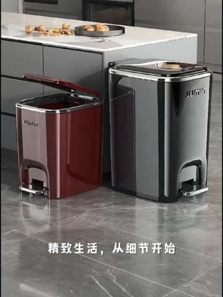 精致生活,从细节开始。 厨房角落的轻奢垃圾桶,藏着对生活的热爱❤️✨ #轻奢家居 #生活仪式感