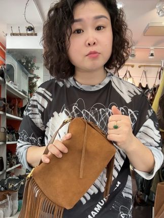 #源头实力厂家 #新款包包 流苏包,但是能装,喜欢这个包就把视频看完!俏皮随意!
