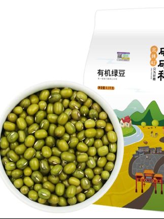硃碌科的东北有机绿豆,颗颗饱满,翠绿如玉,煮一锅清甜的绿豆粥,仿佛把整个朝阳的田野搬进了家。🌿真空包装,锁住自然的纯粹。#有机生活 #健康美食