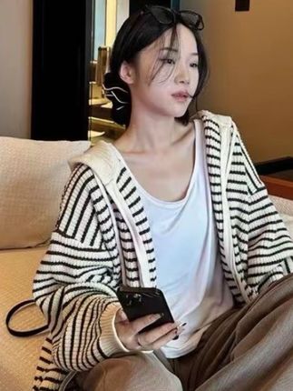 新款杏色抽绳连帽条纹针织开衫女秋季韩版宽松百搭上衣外套#今日穿搭 #条纹控 #慵懒风穿搭 #甜妹风 #春日穿搭