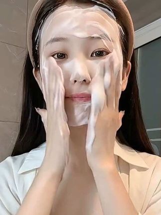 姐妹们,便宜又好用的#仁和洗面奶 来了,一大瓶500克可以用大半年了,洗完脸清爽不拔干不紧绷,干皮油皮 男女均可用#氨基酸洗面奶 #洗面奶 #温和清洁 #护肤